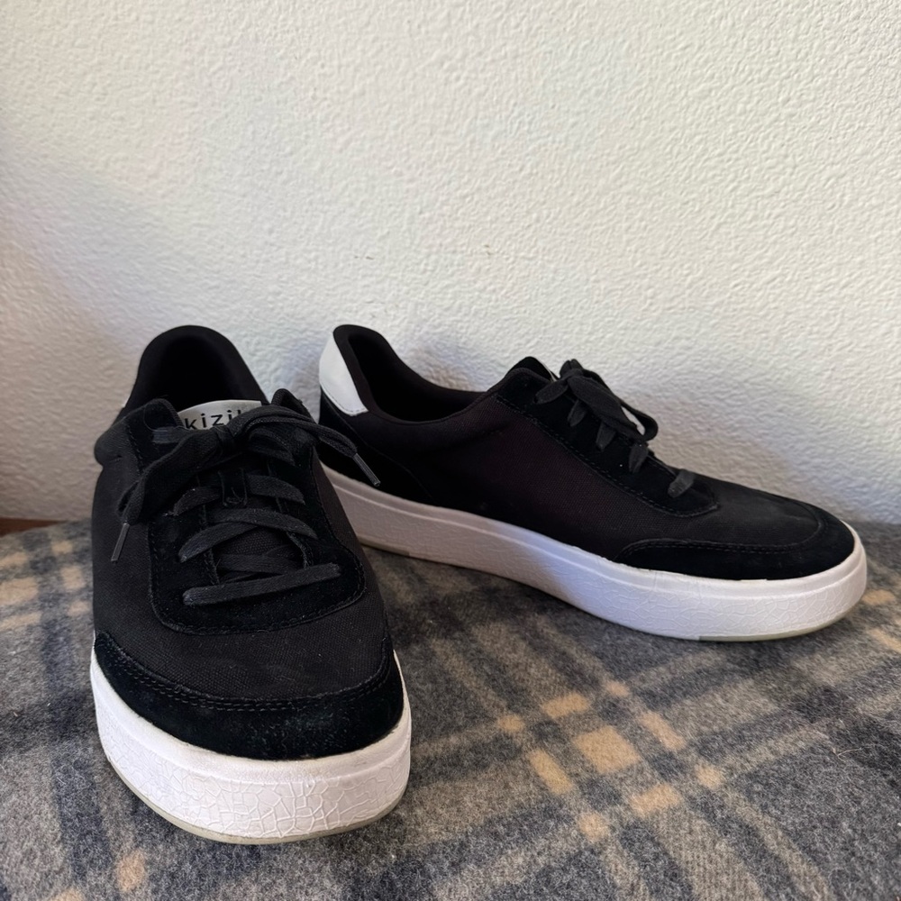 Kizik Prague Hands-Free Sneaker Black White Wide M 11.5 W 13 Athleisure Unisex - Picture 12 of 12